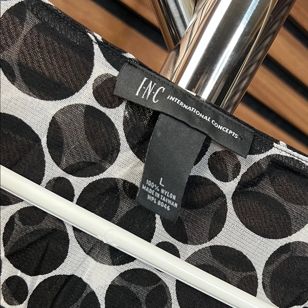 Black and White Polka Dot Top - super flattering - Size Large - INC - Picture 2 of 4